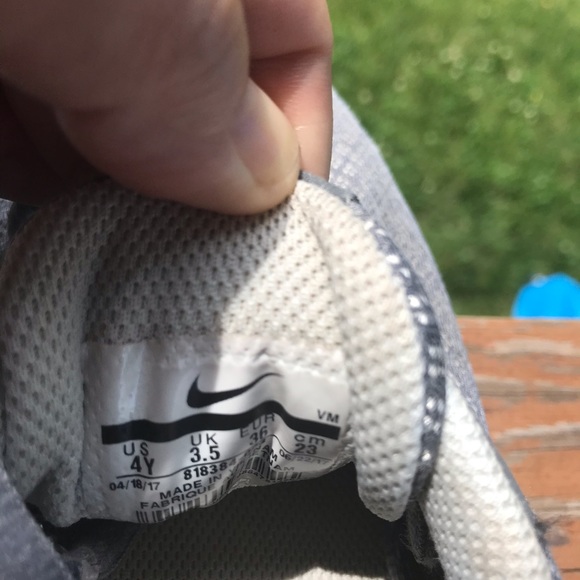 Grey/silver Nike’s - Picture 7 of 7